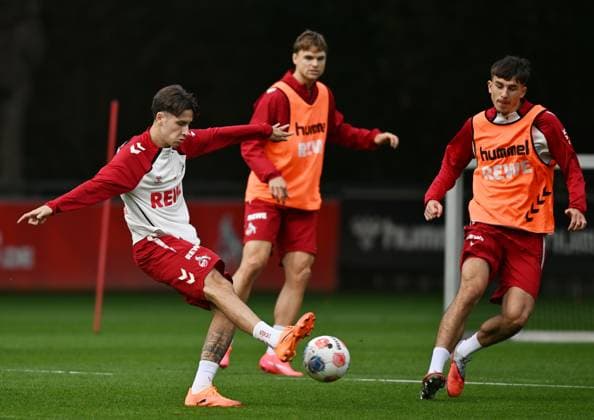 08.10.2025, xophax, Fussball , Fussball-Bundesliga 1.FC Köln Saison 2025 2026 Training Denis Huseinbasic, links und Luc Dombrowski , rechts - mitte Joel Schmied ( alle 1.FC Köln ) (DFL DFB REGULATIONS PROHIBIT ANY USE OF PHOTOGRAPHS as IMAGE SEQUENCES and or QUASI-VIDEO) Koeln