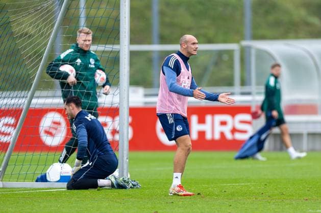 08.10.2025, Fussball, Saison 2025 2026, Training FC Schalke 04, Henning Matriciani (FC Schalke 04) ist sauer, Gelsenkirchen Trainingsgelände FC Schalke 04 NRW Deutschland xRHR-FOTO YYx Copyright: RHR-FOTOx RHR-FOTO YY