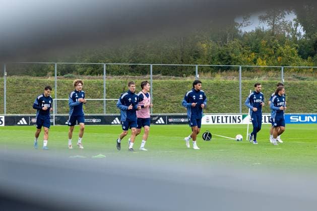 08.10.2025, Fussball, Saison 2025 2026, Training FC Schalke 04, Auslaufen mit v. l. Ayman Gulasi (FC Schalke 04), Mika Khadr (FC Schalke 04), Felipe Sanchez (FC Schalke 04), Max Grüger (FC Schalke 04), Mertcan Ayhan (FC Schalke 04), Kenan Karaman (FC Schalke 04), Mauro Zalazar (FC Schalke 04), Gelsenkirchen Trainingsgelände FC Schalke 04 NRW Deutschland xRHR-FOTO YYx Copyright: RHR-FOTOx RHR-FOTO YY