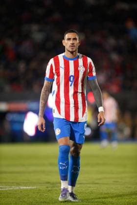 ASUNCION, PARAGUAY - SEPTEMBER 04: Antonio Sanabria of Paraguay national team, Nationalteam controls ball during the FIFA World Cup, WM, Weltmeisterschaft, Fussball 2026 Qualifier match between Paraguay and Ecuador at Estadio Defensores del Chaco on September 04, 2025 in Asuncion, Paraguay. Paraguay v Ecuador - FIFA World Cup 2026 Qualifier Copyright: xSFSIx