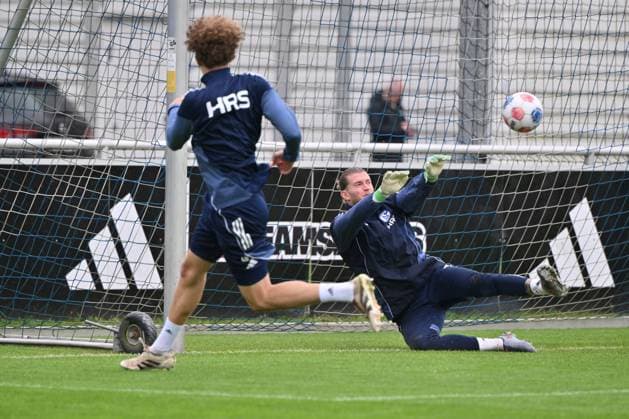 Torwart Loris Karius (Schalke 04) in Aktion 08.10.2025, Fussball 2. Bundesliga, Saison 2025 2026, Training FC Schalke 04 Gelsenkirchen Nordrhein Westfalen Deutschland