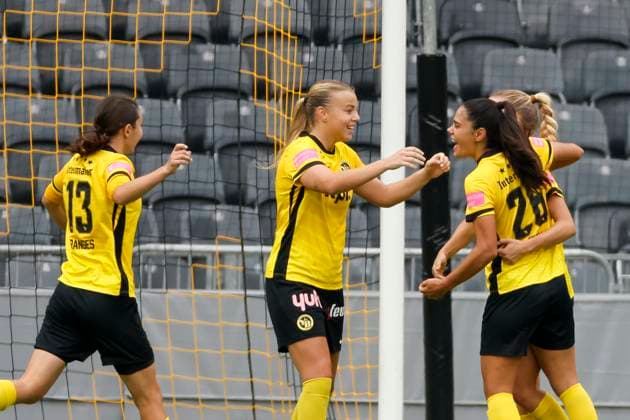 Torjubel BSC YB Frauen beim 1:0 durch Laura Frey (BSC YB Frauen , 26) , Schweiz, Frauen Fussball, UEFA Women s Europa Cup, Second qualifying round, BSC YB Frauen vs. SFK 2000 Sarajewo, 08.10.2025, Stadion Wankdorf, Bern, Schweiz Bern Stadion Wankdorf Kanton Bern Schweiz Copyright: xGrantxHubbsx