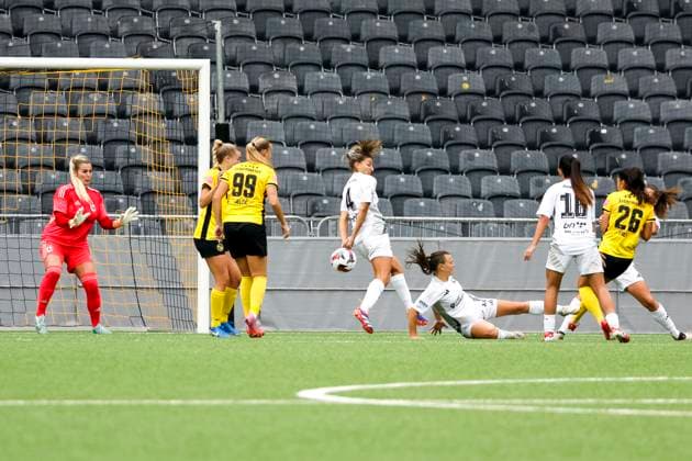1:0 Tor fuer BSC YB Frauen durch Laura Frey (BSC YB Frauen , 26) , Schweiz, Frauen Fussball, UEFA Women s Europa Cup, Second qualifying round, BSC YB Frauen vs. SFK 2000 Sarajewo, 08.10.2025, Stadion Wankdorf, Bern, Schweiz Bern Stadion Wankdorf Kanton Bern Schweiz Copyright: xGrantxHubbsx