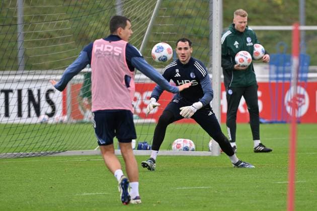 Torwart Justin Heekeren (FC Schalke 04) in Aktion 08.10.2025, Fussball 2. Bundesliga, Saison 2025 2026, Training FC Schalke 04 Gelsenkirchen Nordrhein Westfalen Deutschland