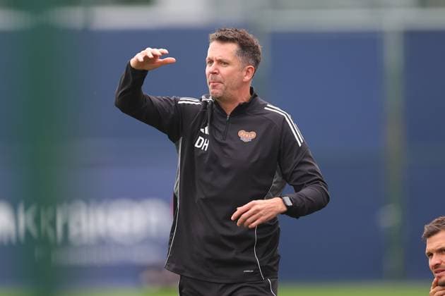 RB Leipzig - Dukla Prag Testspiel Leipzig, 08.10.2025, Trainingszentrum am Cottweg, Fußball, Männer, Saison 2025 2026, Testspiel, RB Leipzig - FK Dukla Prag , Im Bild: Trainer David Holoubek (Prag) ,