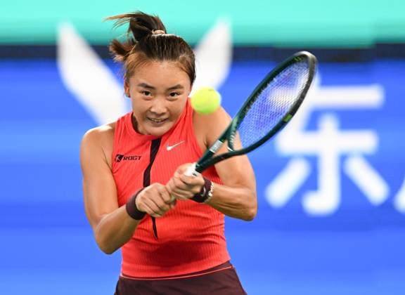 (251008) -- WUHAN, Oct. 8, 2025 -- Yuan Yue of China hits a return during the women s singles round of 32 match against Jasmine Paolini of Italy at the 2025 Wuhan Open tennis tournament in Wuhan, central China s Hubei Province, Oct. 8, 2025. ) (SP)CHINA-WUHAN-TENNIS-WUHAN OPEN-WOMEN S SINGLES (CN) ChengxMin 
