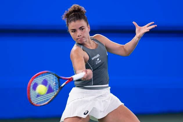 (251008) -- WUHAN, Oct. 8, 2025 -- Jasmine Paolini of Italy hits a return during the women s singles round of 32 match against Yuan Yue of China at the 2025 Wuhan Open tennis tournament in Wuhan, central China s Hubei Province, Oct. 8, 2025. ) (SP)CHINA-WUHAN-TENNIS-WUHAN OPEN-WOMEN S SINGLES (CN) WuxZhizun 