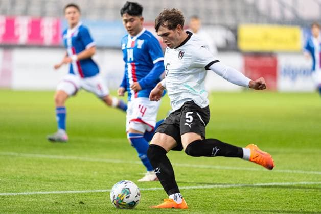 SOCCER - UEFA U17, U 17 EURO quali, AUT vs FRO WIENER NEUSTADT,AUSTRIA,08.OCT.25 - SOCCER - UEFA European Under-17 Championship 2026, qualifiers, OEFB under-17 international match, Länderspiel, Nationalmannschaft Austria vs Faroe Islands. Image shows Lukas Posch (AUT) and Djoni Ore (FRO)  GEPAxpictures xKevinxKada