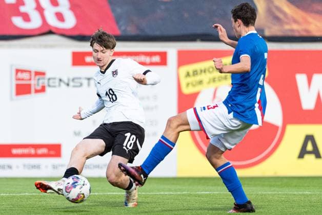 SOCCER - UEFA U17, U 17 EURO quali, AUT vs FRO WIENER NEUSTADT,AUSTRIA,08.OCT.25 - SOCCER - UEFA European Under-17 Championship 2026, qualifiers, OEFB under-17 international match, Länderspiel, Nationalmannschaft Austria vs Faroe Islands. Image shows Bernhard Svozil (AUT) and Boas A Reynatrod (FRO).  GEPAxpictures xKevinxKada