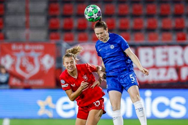 Veerle Buurman of Chelsea FC heads the ball FC Twente v Chelsea FC, UEFA Women s Champions League 2025 26 League Phase MD1, FC Twente v Chelsea FC Women, FC Twente Stadion, October 8, 2025, Enschede, Netherlands.
