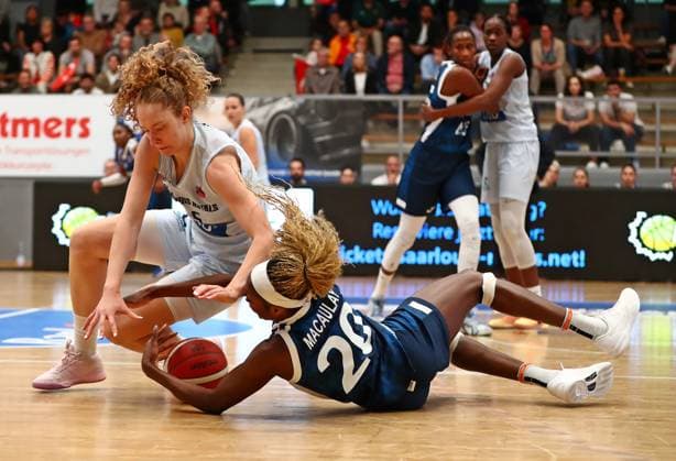 08.10.2025, xmohx, Basketball EuroCup Women, Saarlouis Royals - Emlak Konut SK Istanbul v.l. Luize Sila (Saarlouis), Victoria Macaulay (Emlak Konut) (DFL DFB REGULATIONS PROHIBIT ANY USE OF PHOTOGRAPHS as IMAGE SEQUENCES and or QUASI-VIDEO) Saarlouis