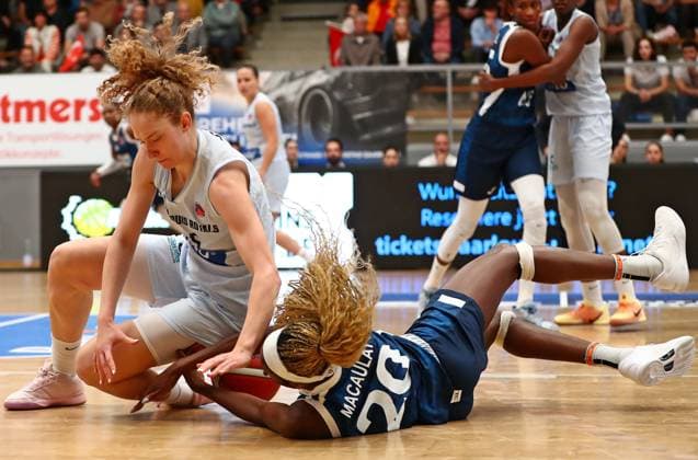08.10.2025, xmohx, Basketball EuroCup Women, Saarlouis Royals - Emlak Konut SK Istanbul v.l. Luize Sila (Saarlouis), Victoria Macaulay (Emlak Konut) (DFL DFB REGULATIONS PROHIBIT ANY USE OF PHOTOGRAPHS as IMAGE SEQUENCES and or QUASI-VIDEO) Saarlouis
