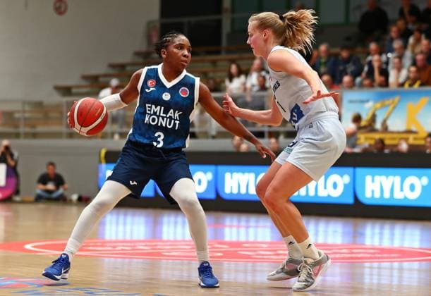 08.10.2025, xmohx, Basketball EuroCup Women, Saarlouis Royals - Emlak Konut SK Istanbul v.l. Jessica Thomas (Emlak Konut), Elina Koskimies (Saarlouis) (DFL DFB REGULATIONS PROHIBIT ANY USE OF PHOTOGRAPHS as IMAGE SEQUENCES and or QUASI-VIDEO) Saarlouis