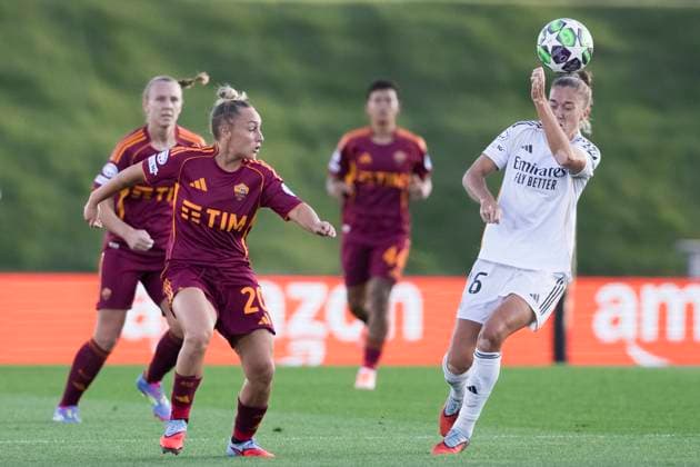 UEFA Women s Champions League - Real Madrid vs Roma MADRID, SPAIN -October 8: Sandie Toletti of Real Madrid in action during the UEFA Women s Champions League match between Real Madrid and Roma at Alfredo Di Stefano stadium in Madrid. (Photo by Guillermo Martinez) Madrid Alfredo Di Stefano Stadium Spain Copyright: xGuillermoxMartinezx
