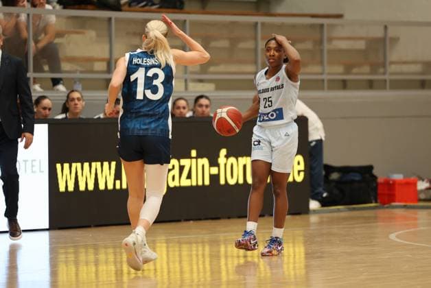 08.10.2025, Basketball, Frauen, Eurocup Women, Saison 2025 2026, Saarlouis Royals - EMLAK Konut SK Istanbul, Martha Burse (Saarlouis Royals), Petra Holesinska (EMLAK Konut SK Istanbul) Saarlouis Stadtgartenhalle Saarland Deutschland (DEU) Copyright: xSebastianxBachx