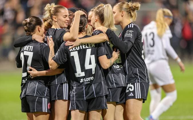 oDEU, Frankfurt, Eintracht Frankfurt vs 1. FC Slovacko, UEFA Womenʼs Europa Cup, UEFA, Saison 2526, Stadion am Bretanobad, Playoffs, Hinspiel im Bild: Elisa Senß (Eintracht Frankfurt 6) erzielt das Tor zum 1:0 per Elfmeter, Jubel DFB DFL REGULATIONS PROHIBIT ANY USE OF PHOTOGRAPHS AS IMAGE SEQUENCES AND OR QUASI-VIDEO, 08.10.2025 Copyright: HMBxMedia HendrikxHamelau