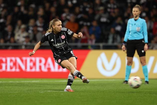 2025.10.03 xJFx zweite Qualifikationsrunde UEFA Women™s Europa Cup 2025 2026 Eintracht Frankfurt - 1. FC Slovacko v.l., Elisa Senss (Eintracht Frankfurt) schiesst das Tor zum 1:0, Elfmeter (DFL DFB REGULATIONS PROHIBIT ANY USE OF PHOTOGRAPHS as IMAGE SEQUENCES and or QUASI-VIDEO) Copyright: JoaquimxFerreira