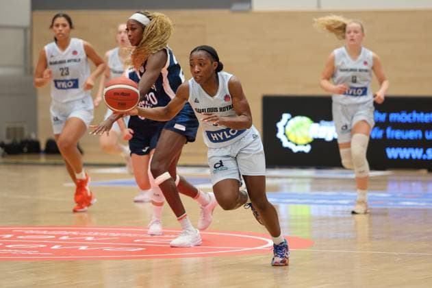 08.10.2025, Basketball, Frauen, Eurocup Women, Saison 2025 2026, Saarlouis Royals - EMLAK Konut SK Istanbul, Martha Burse (Saarlouis Royals), Victoria Macaulay (EMLAK Konut SK Istanbul) Saarlouis Stadtgartenhalle Saarland Deutschland (DEU) Copyright: xSebastianxBachx