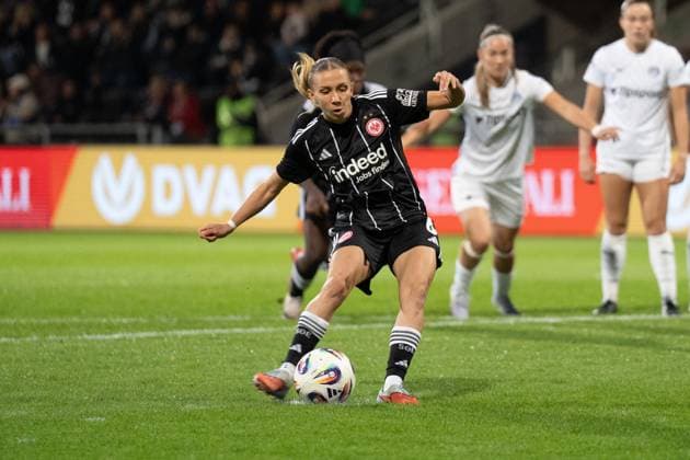 08.10.2025, xhfmx, Fussball UEFA Women s Europa Cup Quali, Eintracht Frankfurt - 1. FC Slovacko Elisa Senß (Eintracht Frankfurt) bringt dieEintracht früh per Elfmeteter in Führung (DFL DFB REGULATIONS PROHIBIT ANY USE OF PHOTOGRAPHS as IMAGE SEQUENCES and or QUASI-VIDEO) Frankfurt