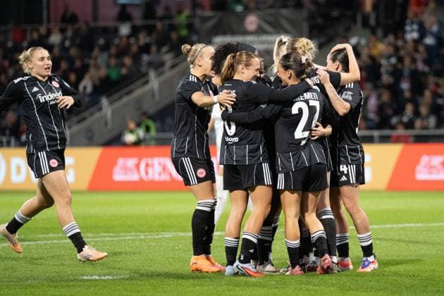 08.10.2025, xhfmx, Fussball UEFA Women s Europa Cup Quali, Eintracht Frankfurt - 1. FC Slovacko v.l. Jella Veit (Eintracht Frankfurt), Ereleta Memeti (Eintracht Frankfurt). Laura Freigang (Eintracht Frankfurt) bejubeln das 1:0 durch Elisa Senß (Eintracht Frankfurt) (DFL DFB REGULATIONS PROHIBIT ANY USE OF PHOTOGRAPHS as IMAGE SEQUENCES and or QUASI-VIDEO) Frankfurt
