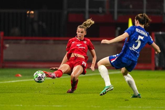 2025-10-08 FC Twente v Chelsea - UEFA Women s Champions League ENSCHEDE, NETHERLANDS - OCTOBER 8: Eva Oude Elberink of FC Twente during the UEFA Women s Champions League match between FC Twente and Chelsea at De Grolsch Veste on October 8, 2025 in Enschede, Netherlands. Enschede De Grolsch Veste Netherlands Content not available for redistribution in The Netherlands directly or indirectly through any third parties. Copyright: xAndrexWeeningx