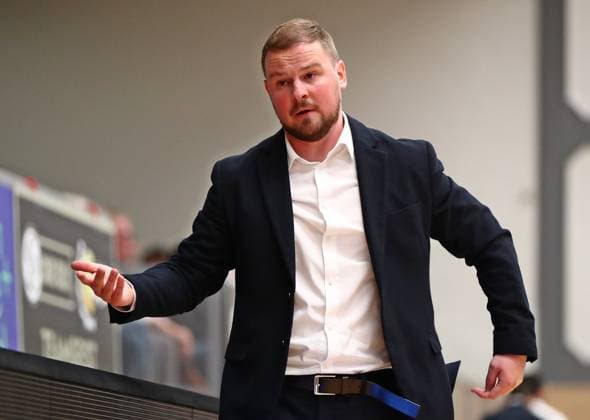 08.10.2025, xmohx, Basketball EuroCup Women, Saarlouis Royals - Emlak Konut SK Istanbul Trainer Matiss Rozlapa (Saarlouis) (DFL DFB REGULATIONS PROHIBIT ANY USE OF PHOTOGRAPHS as IMAGE SEQUENCES and or QUASI-VIDEO) Saarlouis