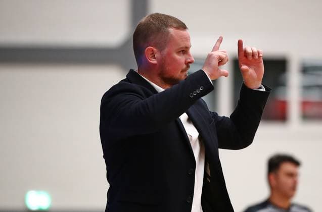 08.10.2025, xmohx, Basketball EuroCup Women, Saarlouis Royals - Emlak Konut SK Istanbul Trainer Matiss Rozlapa (Saarlouis) gestikulierend (DFL DFB REGULATIONS PROHIBIT ANY USE OF PHOTOGRAPHS as IMAGE SEQUENCES and or QUASI-VIDEO) Saarlouis
