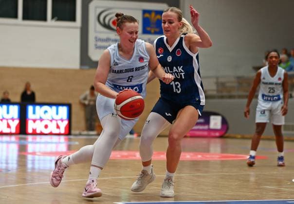 08.10.2025, xmohx, Basketball EuroCup Women, Saarlouis Royals - Emlak Konut SK Istanbul v.l. Roosa Lehtoranta (Saarlouis), Petra Holesinska (Emlak Konut) (DFL DFB REGULATIONS PROHIBIT ANY USE OF PHOTOGRAPHS as IMAGE SEQUENCES and or QUASI-VIDEO) Saarlouis