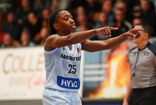 08.10.2025, xmohx, Basketball EuroCup Women, Saarlouis Royals - Emlak Konut SK Istanbul Martha Burse (Saarlouis) gibt Anweisungen an ihre Mitspielerinnen (DFL DFB REGULATIONS PROHIBIT ANY USE OF PHOTOGRAPHS as IMAGE SEQUENCES and or QUASI-VIDEO) Saarlouis