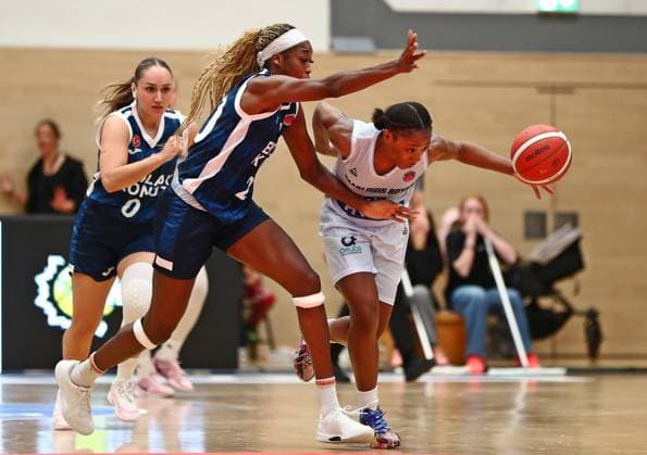 08.10.2025, xmohx, Basketball EuroCup Women, Saarlouis Royals - Emlak Konut SK Istanbul v.l. Victoria Macaulay (Emlak Konut), Martha Burse (Saarlouis) (DFL DFB REGULATIONS PROHIBIT ANY USE OF PHOTOGRAPHS as IMAGE SEQUENCES and or QUASI-VIDEO) Saarlouis