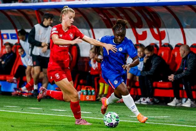 Sandy Baltimore of Chelsea FC dribbles with the ball under pressure from Eva Oude Elberink of FC Twente FC Twente v Chelsea FC, UEFA Women s Champions League 2025 26 League Phase MD1, FC Twente v Chelsea FC Women, FC Twente Stadion, October 8, 2025, Enschede, Netherlands.