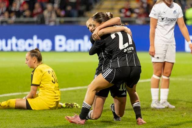 UEFA Womens Europa Cup: Eintracht Frankfurt - 1. FC Slovacko, 08.10.2025 Laura Freigang (Eintracht Frankfurt 10) feiert ihren Treffer ihr Tor zum 2:0 mit Ereleta Memeti (Eintracht Frankfurt 27), Eintracht Frankfurt - 1. FC Slovacko, Frankfurt, Stadion am Brentanobad, 8.10.2025 Copyright: xBEAUTIFULxSPORTS Gawlikx
