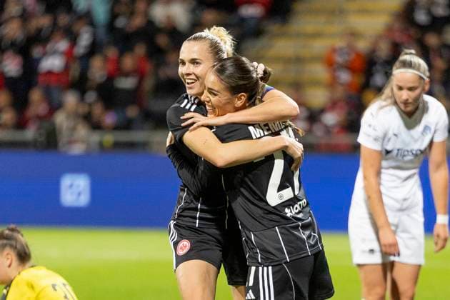 UEFA Womens Europa Cup: Eintracht Frankfurt - 1. FC Slovacko, 08.10.2025 Laura Freigang (Eintracht Frankfurt 10) feiert ihren Treffer ihr Tor zum 2:0 mit Ereleta Memeti (Eintracht Frankfurt 27), Eintracht Frankfurt - 1. FC Slovacko, Frankfurt, Stadion am Brentanobad, 8.10.2025 Copyright: xBEAUTIFULxSPORTS Gawlikx