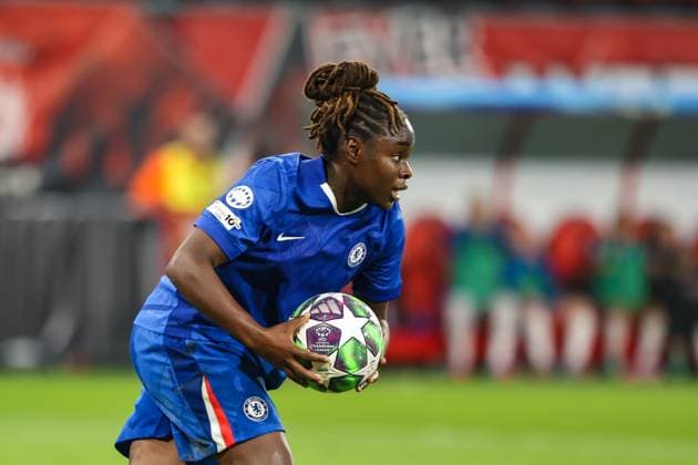 Enschede, Netherlands, October 8th 2025: Sandy Baltimore (17 Chelsea FC) celebrates after scoring her teams first goal during the UEFA Womens Champions League League Phase MD1 football game between FC Twente and FC Chelsea at De Grolsch Veste in Enschede, Netherlands. (Leiting Gao SPP) Copyright: xLeitingxGaox xSPPx spp-en-LeGaSp-LG202510084657
