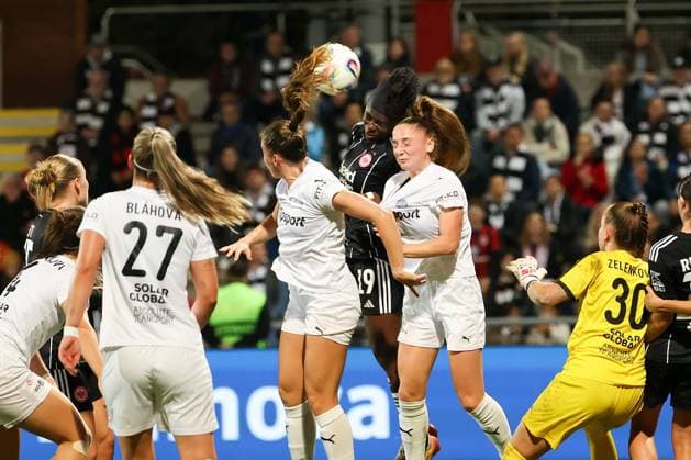 2025.10.03 xJFx zweite Qualifikationsrunde UEFA Women™s Europa Cup 2025 2026 Eintracht Frankfurt - 1. FC Slovacko v.l., Nicole Anyomi (Eintracht Frankfurt), Terezie Ohlidalova (1. FC Slovacko) Kopfball, Kopfballduell (DFL DFB REGULATIONS PROHIBIT ANY USE OF PHOTOGRAPHS as IMAGE SEQUENCES and or QUASI-VIDEO) Copyright: JoaquimxFerreira