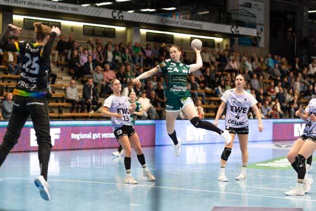 Madita Kohorst (VfL Oldenburg, 25) und Luisa Scherer (Frisch Auf Goeppingen, 24), Frisch Auf Goeppingen Frauen vs. VfL Oldenburg, Handball, Bundesliga, 08. Spieltag, Saison 2025 2026, 08.10.2025, Frisch Auf Goeppingen Frauen vs. VfL Oldenburg, Handball, Bundesliga, 08. Spieltag, Saison 2025 2026, 08.10.2025 Goeppingen Copyright: xEibner-Pressefoto MaxxVogelx EP_MVL