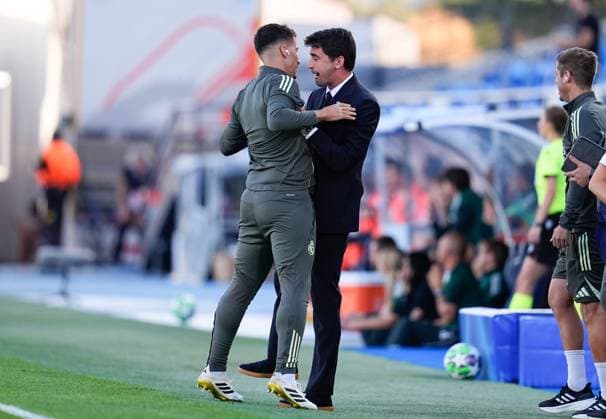 October 8, 2025, Valdebebas, Madrid, Spain: Pau Quesada, head coach of Real Madrid, celebrates a goal scored by Alba Redondo of Real Madrid during the UEFA Womenâ€⠢s Champions League 2025 26 League Phase MD1, football match played between Real Madrid CF and AS Roma at Alfredo Di Stefano stadium on October 08, 2025, in Valdebebas, Madrid, Spain. Valdebebas Spain - ZUMAa181 20251008_zaa_a181_088 Copyright: xDennisxAgyemanx