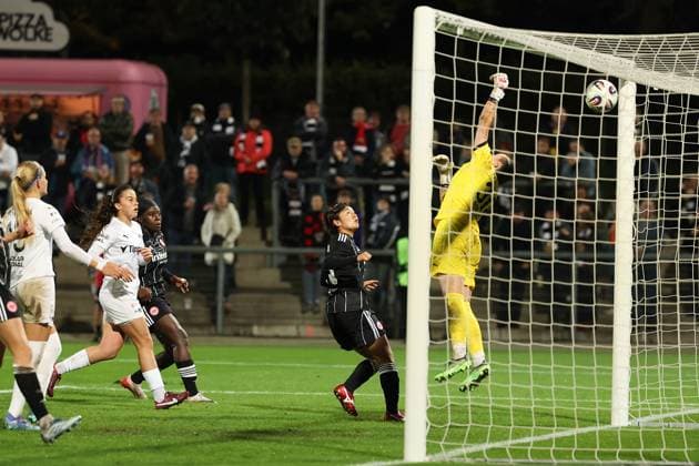 2025.10.03 xJFx zweite Qualifikationsrunde UEFA Women™s Europa Cup 2025 2026 Eintracht Frankfurt - 1. FC Slovacko v.l., unhaltbar für Torhüterin Anezka Zelenkova (1. FC Slovacko) , nicht im Bild Torschützin Nina Lührssen (Eintracht Frankfurt) (DFL DFB REGULATIONS PROHIBIT ANY USE OF PHOTOGRAPHS as IMAGE SEQUENCES and or QUASI-VIDEO) Copyright: JoaquimxFerreira
