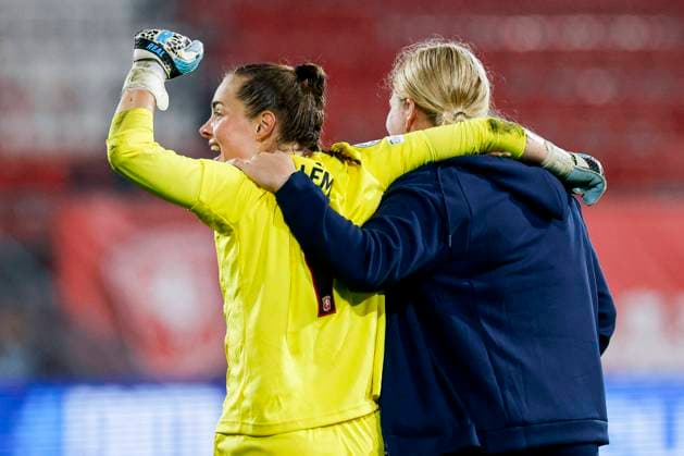 goalkeeper Diede Lemey of FC Twente and goalkeeper Inge Tijink of FC Twente after the final whistle FC Twente v Chelsea FC, UEFA Women s Champions League 2025 26 League Phase MD1, FC Twente v Chelsea FC Women, FC Twente Stadion, October 8, 2025, Enschede, Netherlands.