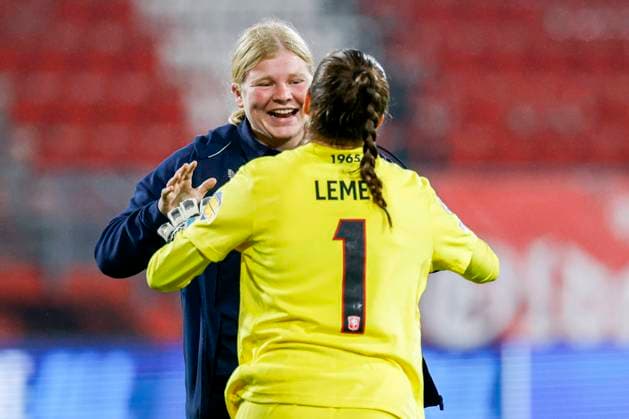 goalkeeper Diede Lemey of FC Twente and goalkeeper Inge Tijink of FC Twente after the final whistle FC Twente v Chelsea FC, UEFA Women s Champions League 2025 26 League Phase MD1, FC Twente v Chelsea FC Women, FC Twente Stadion, October 8, 2025, Enschede, Netherlands.