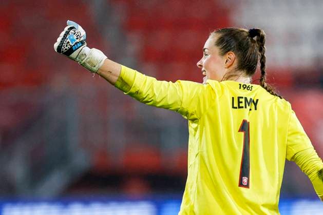 goalkeeper Diede Lemey of FC Twente celebrates after the final whistle FC Twente v Chelsea FC, UEFA Women s Champions League 2025 26 League Phase MD1, FC Twente v Chelsea FC Women, FC Twente Stadion, October 8, 2025, Enschede, Netherlands.