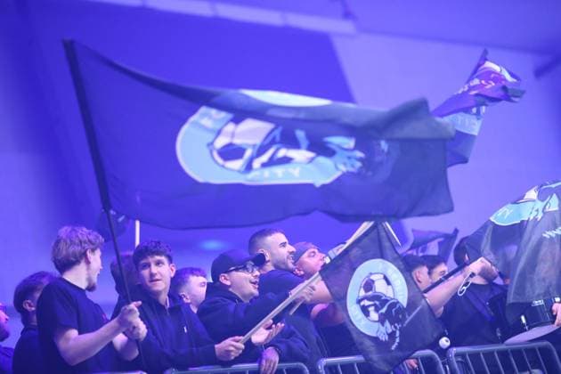 RECORD DATE NOT STATED Aufnahmedatum 6. Oktober 2025. Hallenfußball, The Icon League, Saison drei, Spieltag zwei in der Sporthalle Hamburg in Alsterdorf. Spiel eins: FC Berlin City - SG Bürgeramt. Fans des FC Berlin City. Winterhude Hamburg
