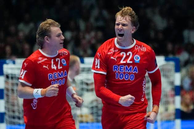 Handball, Champions League Kolstad Aalborg Trondheim 20251008 Kolstads Martin Hernes Hovde and Simon Jeppsson during the Champions League handball match between Kolstad and Aalborg in Trondheim Spektrum Photo Ole Martin Wold NTB Trondheim Norway EDITORIAL USE ONLY RESTRICTED USE FOR BETTING COMPANIES  Copyright: xOlexMartinxWoldx xNTBx