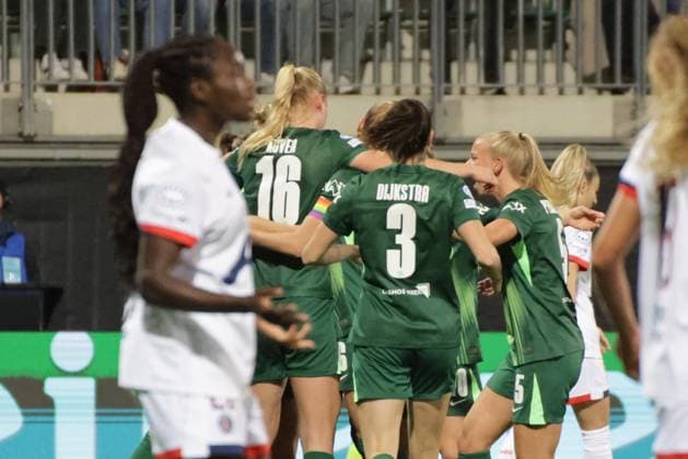 08.10.2025, xgrfx, Fussball UEFA WomenÂ s Champions League, VfL Wolfsburg - Paris Saint-Germain v.l. Tor, Alexandra Popp (VfL Wolfsburg) (DFL DFB REGULATIONS PROHIBIT ANY USE OF PHOTOGRAPHS as IMAGE SEQUENCES and or QUASI-VIDEO) Wolfsburg