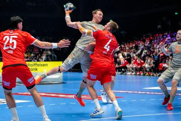 Handball, Champions League Kolstad Aalborg Trondheim 20251008 Aalborgs Sander Sagosen watches the Champions League handball match between Kolstad and Aalborg in Trondheim Spektrum Photo Ole Martin Wold NTB Trondheim Norway EDITORIAL USE ONLY RESTRICTED USE FOR BETTING COMPANIES  Copyright: xOlexMartinxWoldx xNTBx