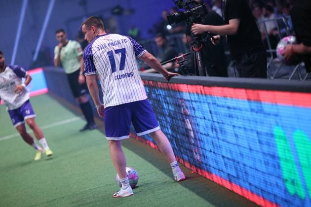 RECORD DATE NOT STATED Aufnahmedatum 6. Oktober 2025. Hallenfußball, The Icon League, Saison drei, Spieltag zwei in der Sporthalle Hamburg in Alsterdorf. Spiel zwei: Plyrs United - The Pack FC. Christian Clemens (Pack FC). Winterhude Hamburg