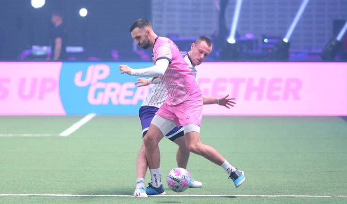 RECORD DATE NOT STATED Aufnahmedatum 6. Oktober 2025. Hallenfußball, The Icon League, Saison drei, Spieltag zwei in der Sporthalle Hamburg in Alsterdorf. Spiel zwei: Plyrs United - The Pack FC. Christian Clemens (Pack FC, h.), Adrijan Micevski. Winterhude Hamburg
