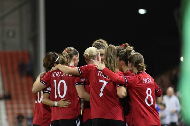 Manchester United, ManU Women v Valerenga Women - League Phase, matchday one, UEFA Women s Champions League Manchester United s Maya Le Tissier celebrates scoring penalty with teammates against Valerenga - 08.10.2025 Leigh Leigh Sports Village United Kingdom Copyright: xZacharyxLockex