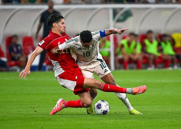 Fourth round of the AFC qualifiers for the 2026 FIFA World Cup, WM, Weltmeisterschaft, Fussball between Saudi Arabia and Indonesia ierce physical battle for possession Kevin diks and Salem Al dawsari .Fourth round of the AFC qualifiers for the 2026 FIFA World Cup between Saudi Arabia and Indonesia. 7 October 2025 at Al-Inma Stadium in King Abdullah Sports City, Jeddah.