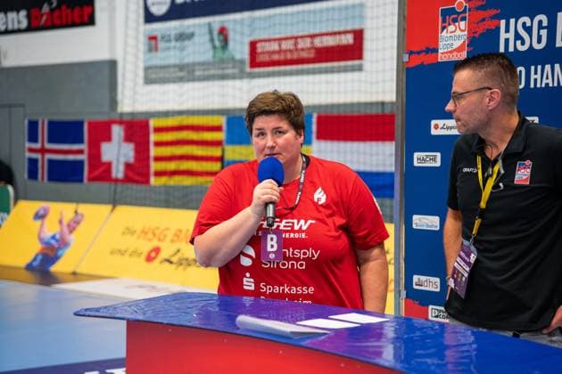HSG Blomberg-Lippe (GER) vs. HSG Bensheim Auerbach Flames (GER), Handball, 1. Handball Bundesliga Frauen, 8. Spieltag, 08.10.2025, Saision 2025 2026, Blomberg Ilka Fickinger (HSG Bensheim Auerbach Flames, Trainerin) bei der Pressekonferenz nach dem Spiel Blomberg Sporthalle an der Ulmenallee Deutschland